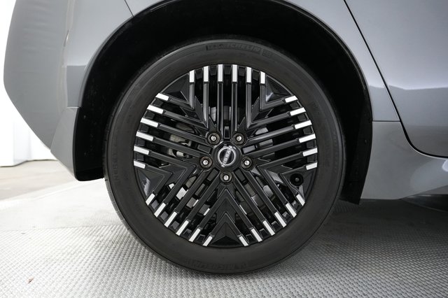 2023 Nissan LEAF — photo 17 of 20