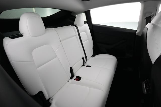 2024 Tesla Model Y — photo 4 of 21