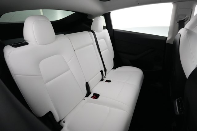 2024 Tesla Model Y — photo 4 of 21