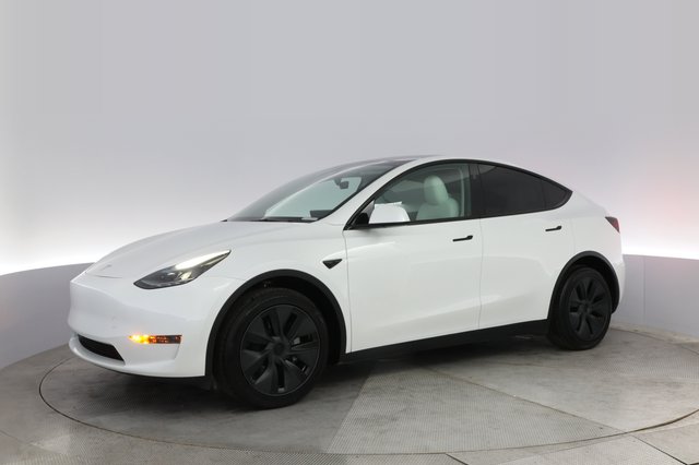 2024 Tesla Model Y — photo 14 of 21