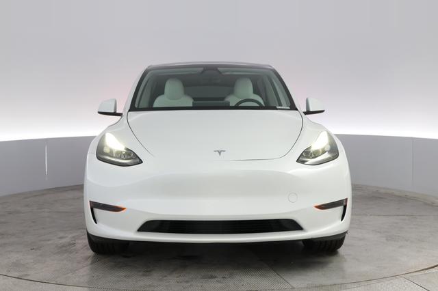 2024 Tesla Model Y — photo 9 of 21
