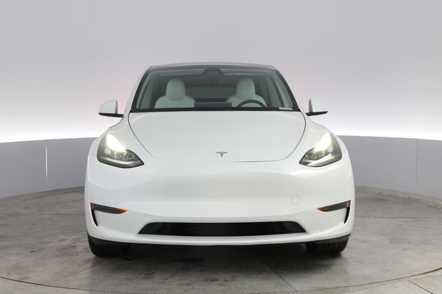 2024 Tesla Model Y — photo 9 of 21