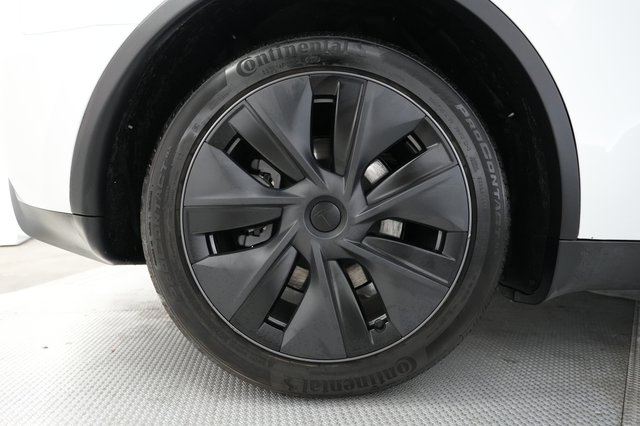 2024 Tesla Model Y — photo 7 of 21