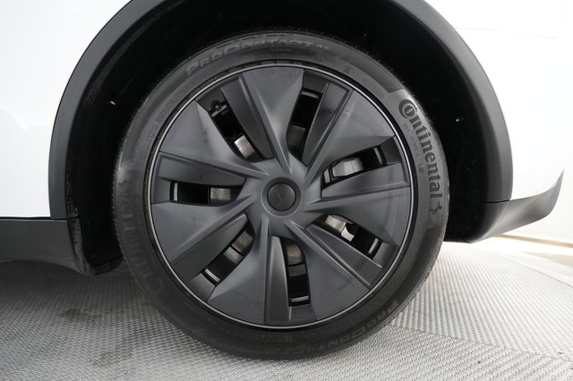 2024 Tesla Model Y — photo 15 of 21