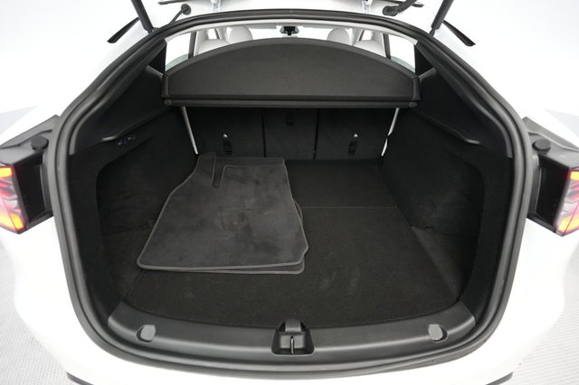 2024 Tesla Model Y — photo 6 of 21