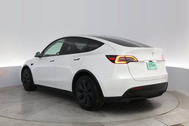 2024 Tesla Model Y — photo 13 of 21
