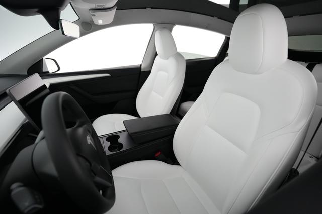 2024 Tesla Model Y — photo 3 of 21