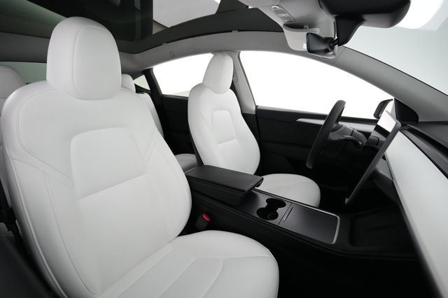 2024 Tesla Model Y — photo 18 of 21