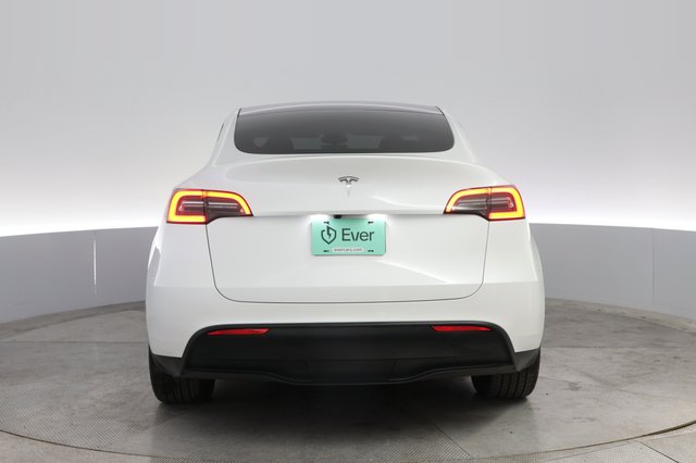 2024 Tesla Model Y — photo 12 of 21