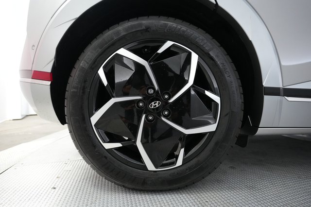 2024 Hyundai IONIQ 5 — photo 7 of 21
