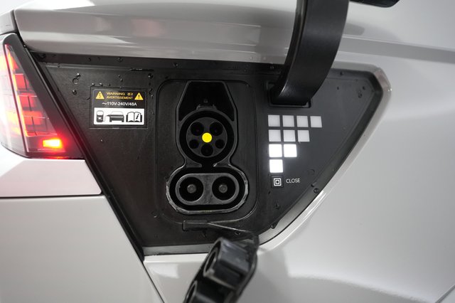 2024 Hyundai IONIQ 5 — photo 8 of 21