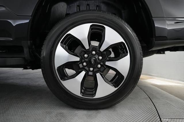 2024 Ford F-150 Lightning — photo 9 of 15