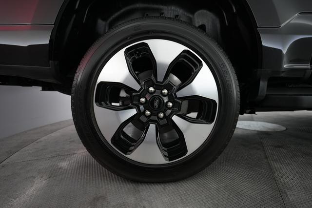 2024 Ford F-150 Lightning — photo 7 of 15