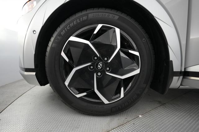 2024 Hyundai IONIQ 5 — photo 7 of 20