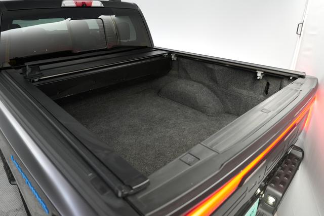 2022 Ford F-150 Lightning — photo 6 of 18