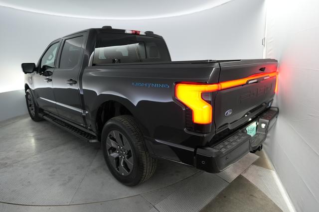 2022 Ford F-150 Lightning — photo 2 of 18