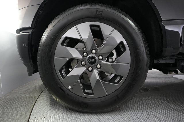 2022 Ford F-150 Lightning — photo 9 of 18