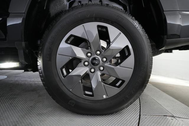 2022 Ford F-150 Lightning — photo 7 of 18