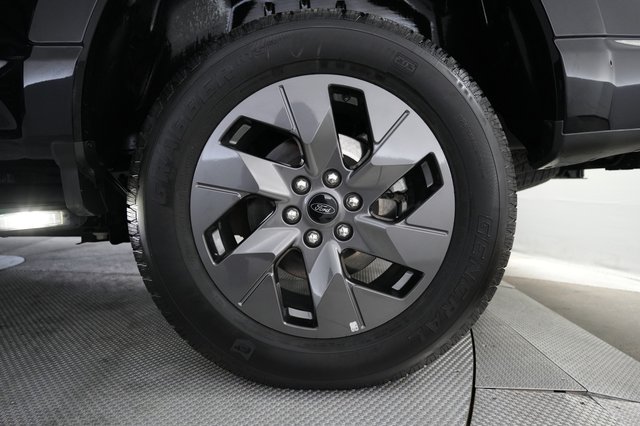 2022 Ford F-150 Lightning — photo 7 of 18
