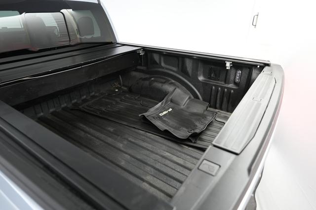 2022 Ford F-150 Lightning — photo 6 of 16