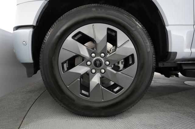2022 Ford F-150 Lightning — photo 7 of 16