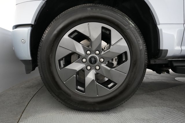 2022 Ford F-150 Lightning — photo 7 of 16