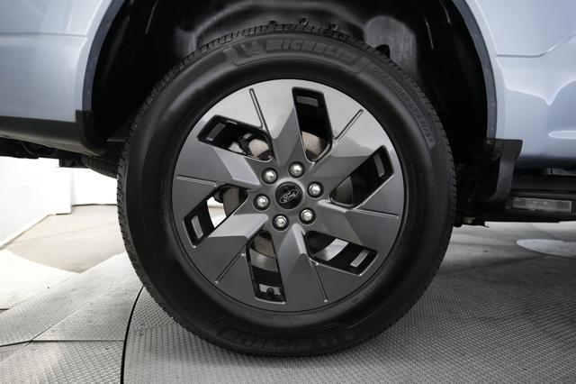 2022 Ford F-150 Lightning — photo 9 of 16