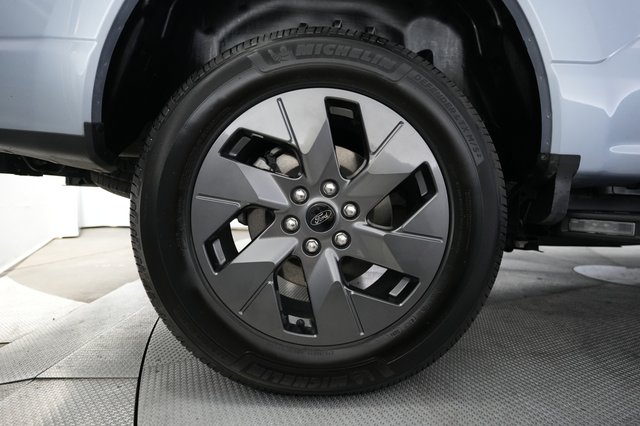 2022 Ford F-150 Lightning — photo 9 of 16