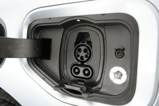 2022 Ford F-150 Lightning — photo 8 of 16