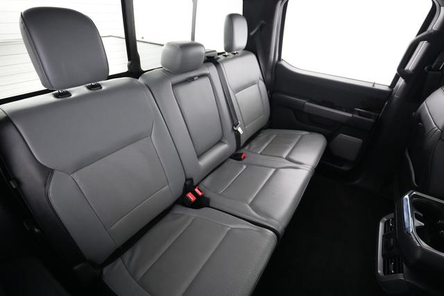 2022 Ford F-150 Lightning — photo 4 of 16