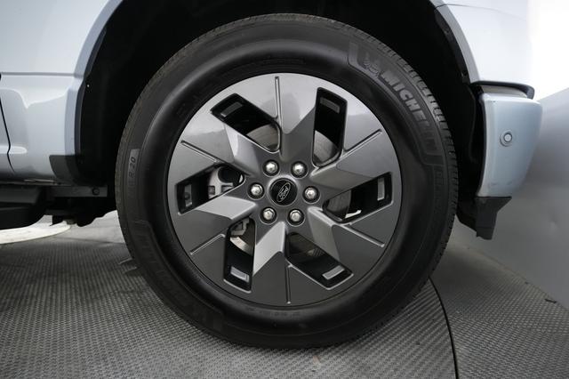 2022 Ford F-150 Lightning — photo 10 of 16
