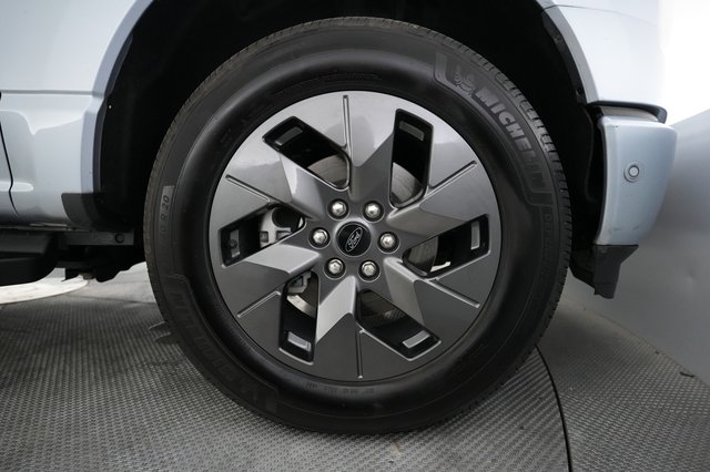 2022 Ford F-150 Lightning — photo 10 of 16