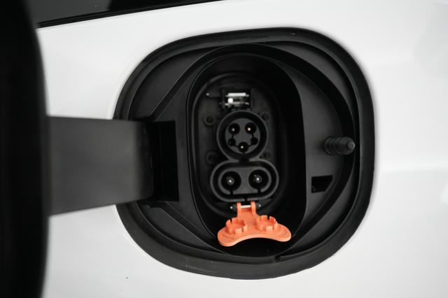 2022 Chevrolet Bolt EV — photo 8 of 20