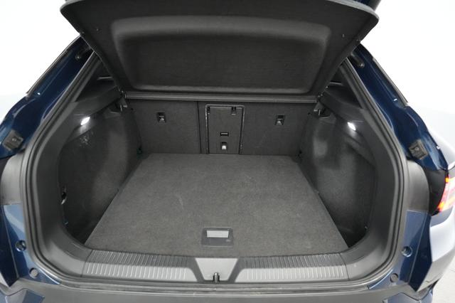2023 Volkswagen ID.4 — photo 6 of 21