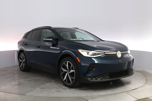 2023 Volkswagen ID.4 — photo 10 of 21