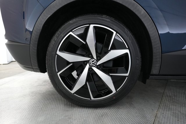2023 Volkswagen ID.4 — photo 15 of 21