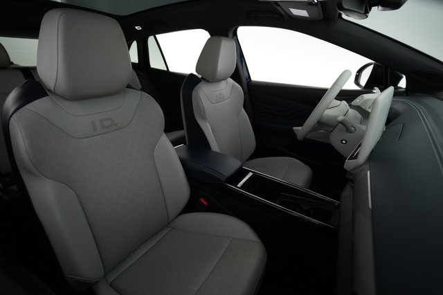 2023 Volkswagen ID.4 — photo 18 of 21