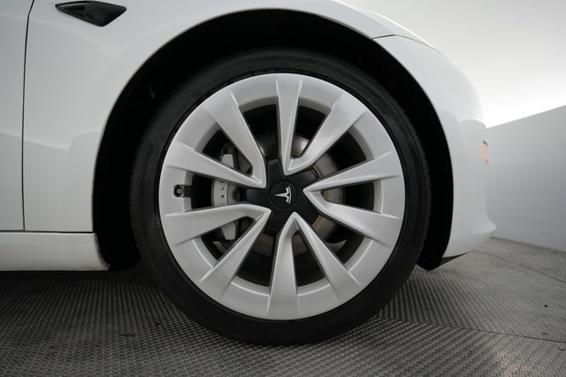 2023 Tesla Model 3 — photo 17 of 23