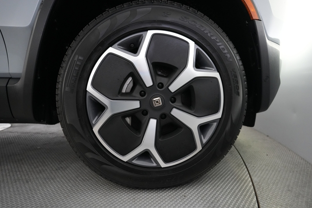 2023 Rivian R1S