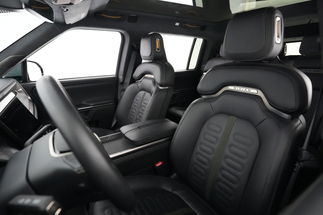 2023 Rivian R1S