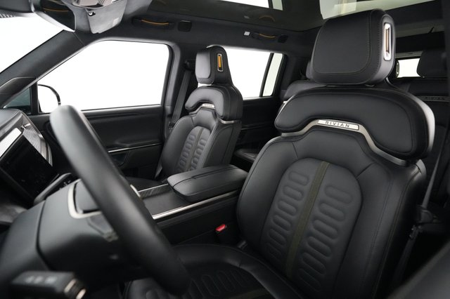 2023 Rivian R1S — photo 3 of 22