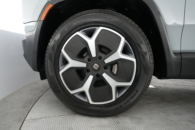 2023 Rivian R1S — photo 15 of 22