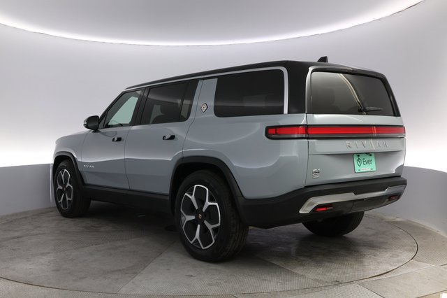 2023 Rivian R1S — photo 13 of 22