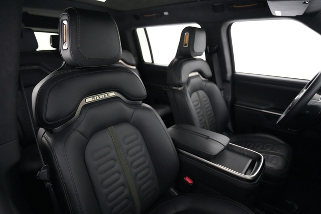 2023 Rivian R1S