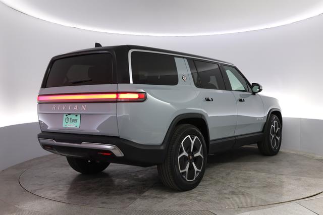 2023 Rivian R1S — photo 2 of 22
