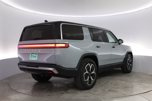 2023 Rivian R1S — photo 2 of 22