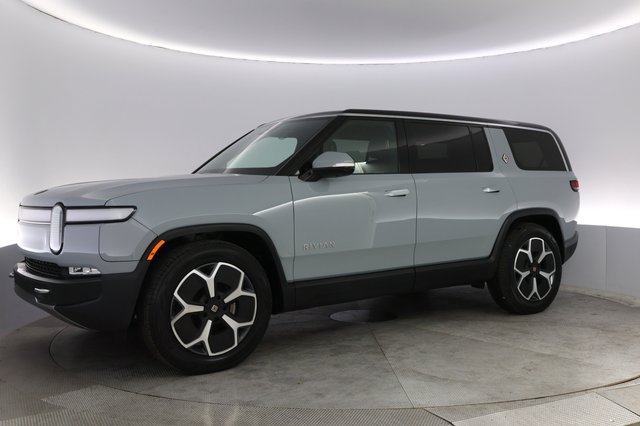 2023 Rivian R1S — photo 14 of 22
