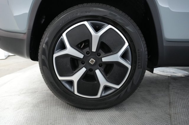 2023 Rivian R1S — photo 17 of 22