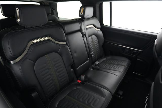 2023 Rivian R1S — photo 4 of 22