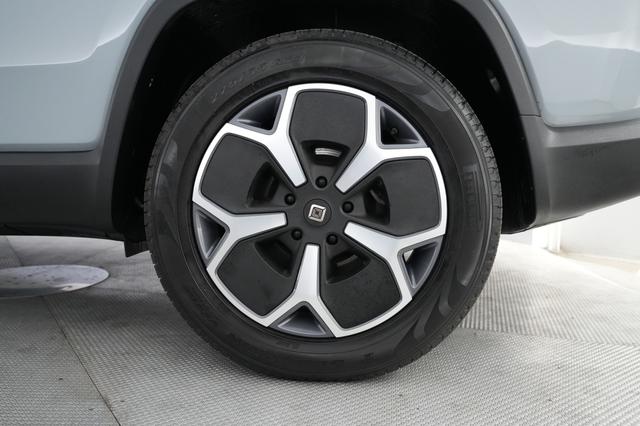 2023 Rivian R1S — photo 7 of 22